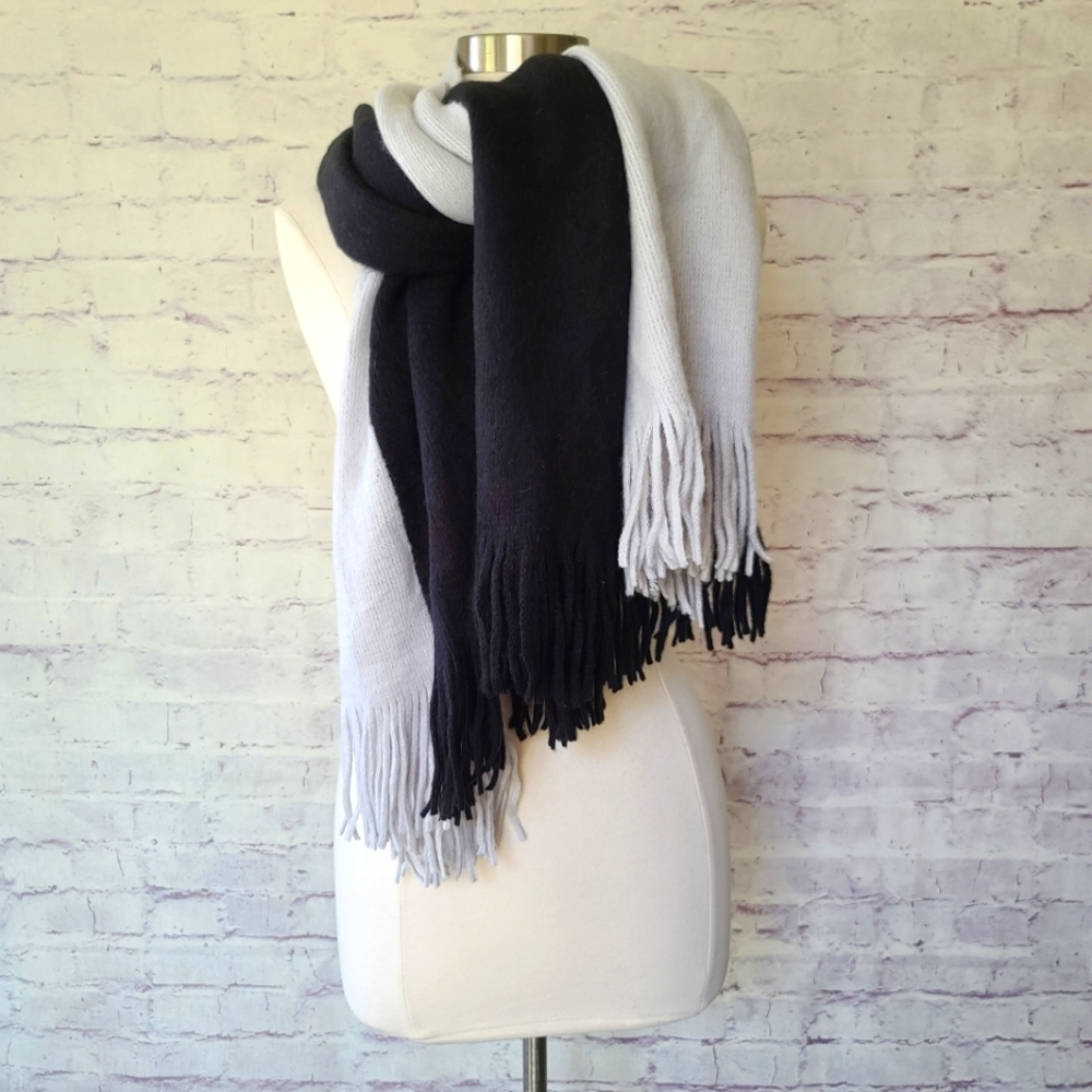 NWT Ann Taylor Factory Black Light Grey Colorblock Knit Scarf